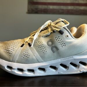 (SOLD) On Women’s CloudSurfer Running Shoes